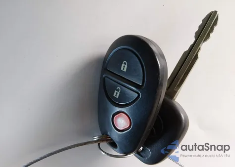 2011 Toyota Tacoma Double Cab z USA, uszkodzony, nr VIN 5TFLU4EN5BX008215